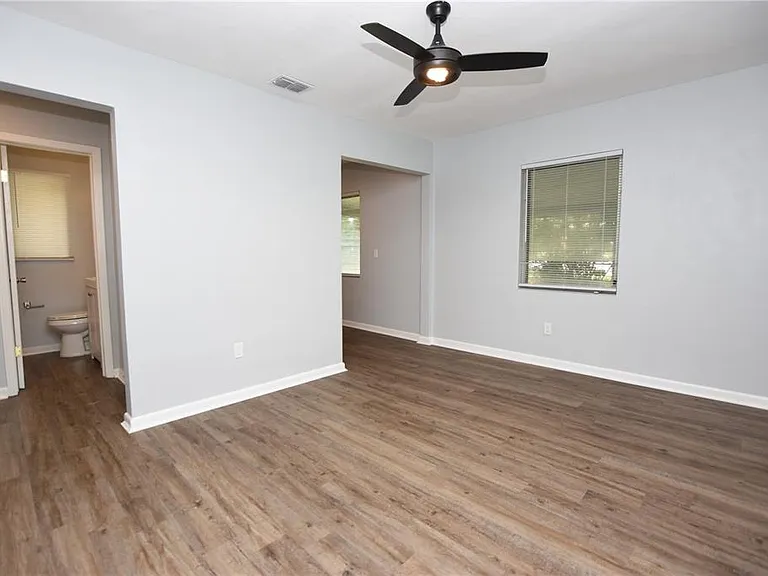2445 Lakeview St — Photo 7