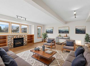 651 W Killarney Glen Ct SW, Calgary, AB T3E 7H4