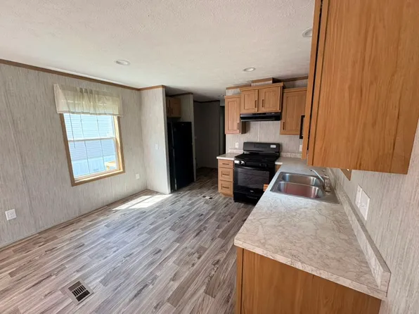 156 Shenango Park Rd, Transfer, PA