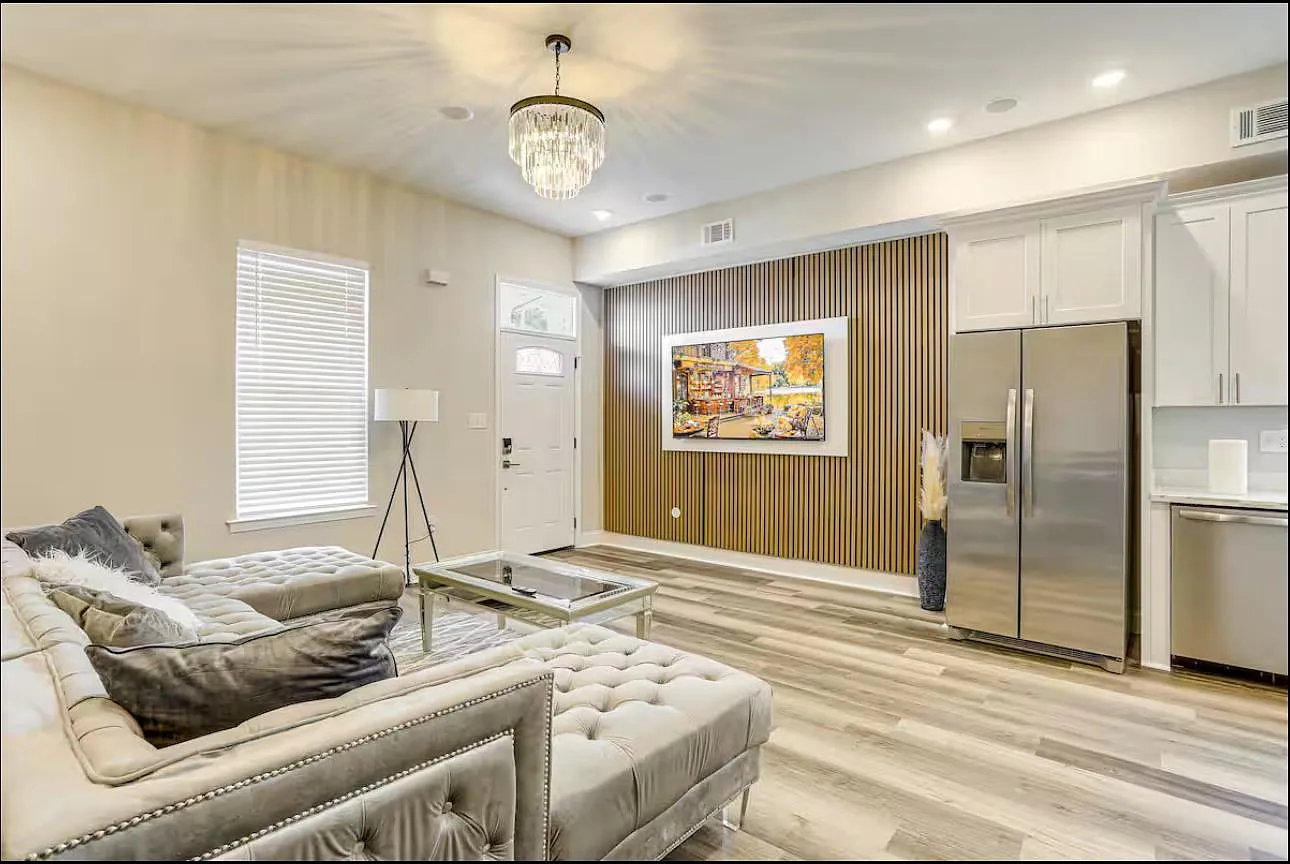 3 bed, 3.0 bath, 2710 sqft, $1,183 — Photo 2