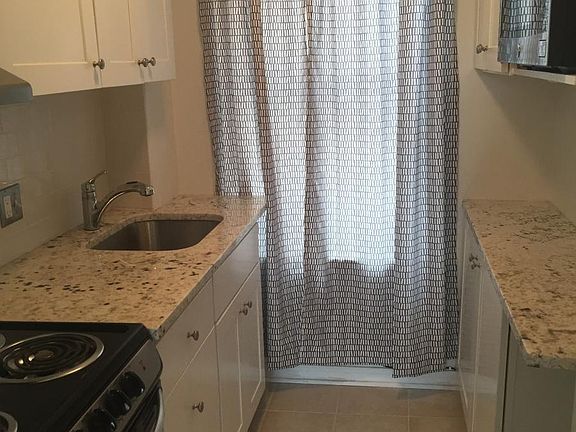 5th image of 1413 Lombard St APT 3