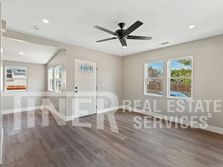 1006 Oakland Ave — Photo 8