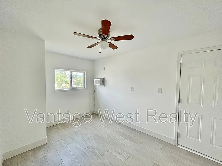 240A Wallace Rd — Photo 15