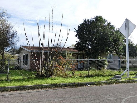 3rd image of 138 Ferncroft Dr