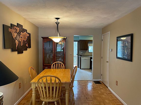 3rd image of 120 Farrwood Dr