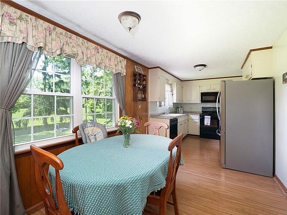5th image of 7 Birchwood Dr