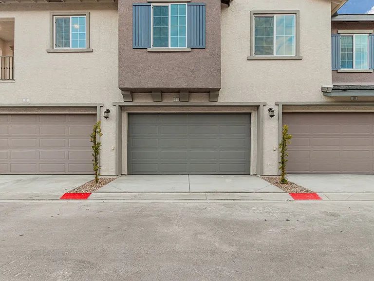 25 Barbara Ln #31 — Photo 42