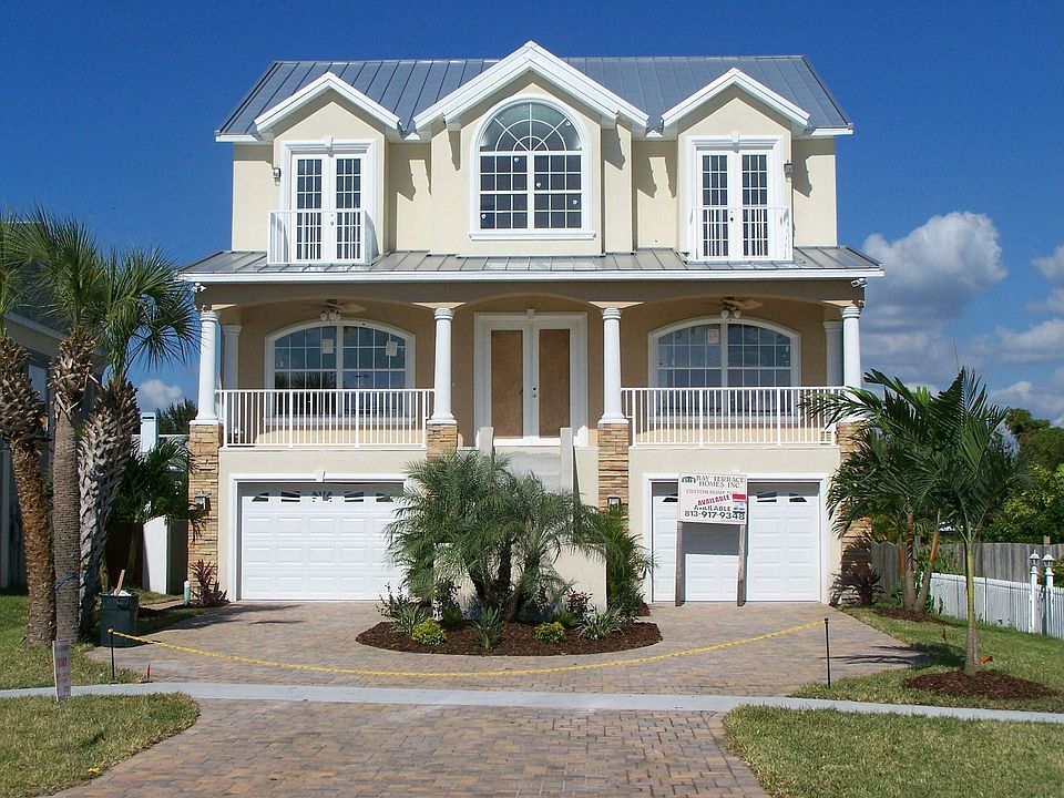 Beautiful new home ready to move in, amazing views of Upper Tampa Bay