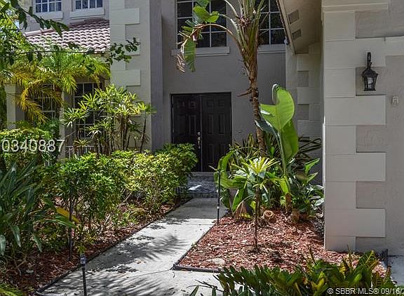 5th image of 805 Crestview Cir