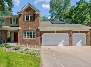 283 Timberline Trl, Vadnais Heights, MN 55127