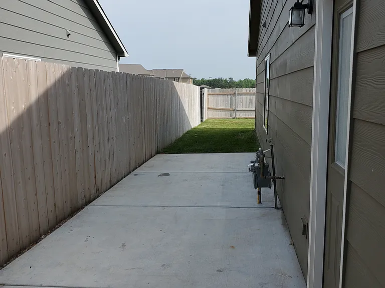 414 S Longbranch Dr — Photo 20