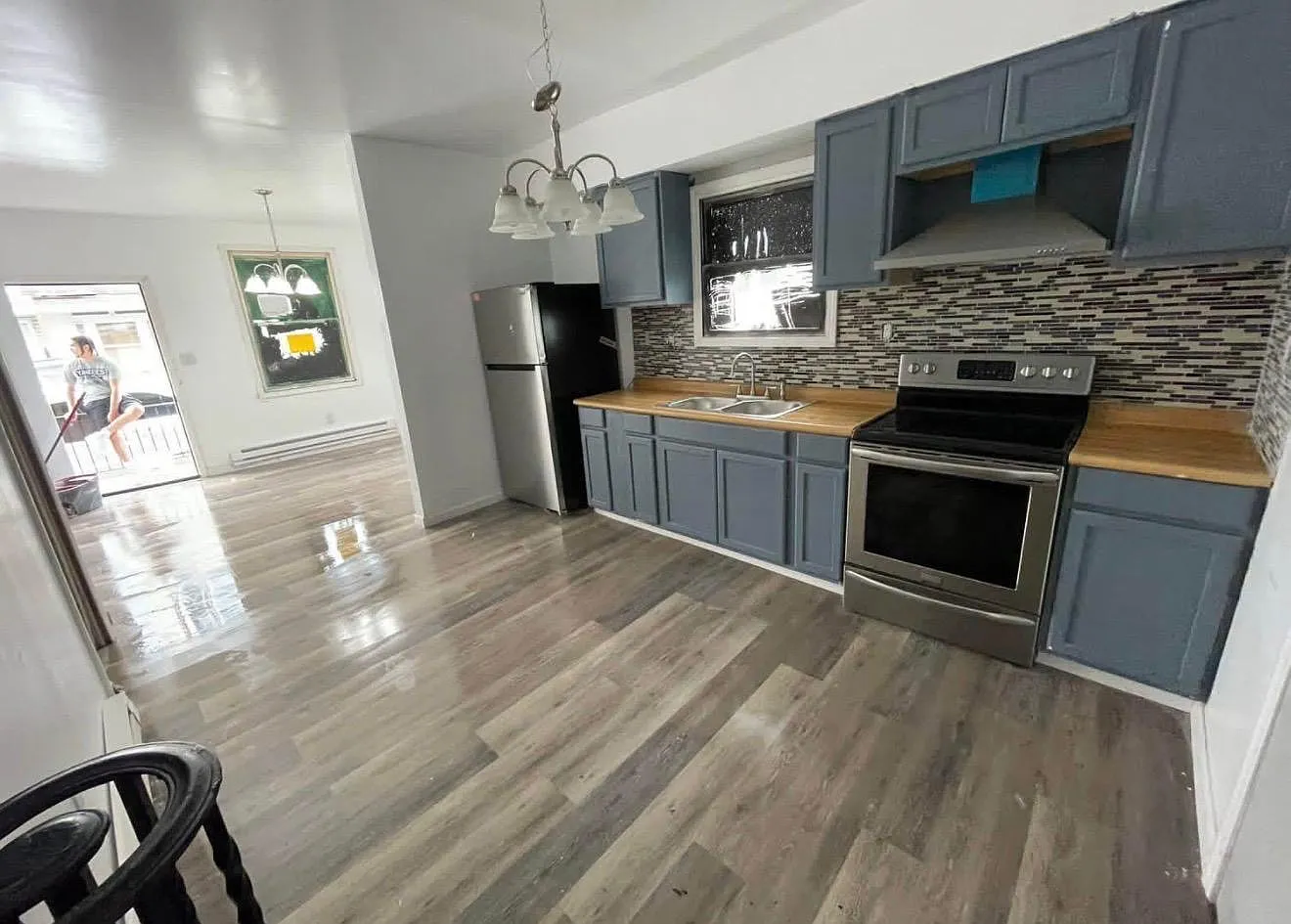 3 bed, 1200 sqft, $1,250 — Photo 1