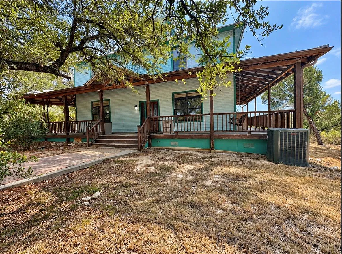 6 bed, 5.0 bath, 4146 sqft, $5,500 — Photo 2