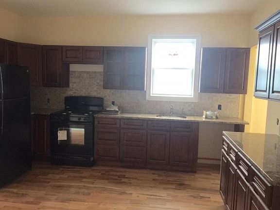 5th image of 114 Norman St #3