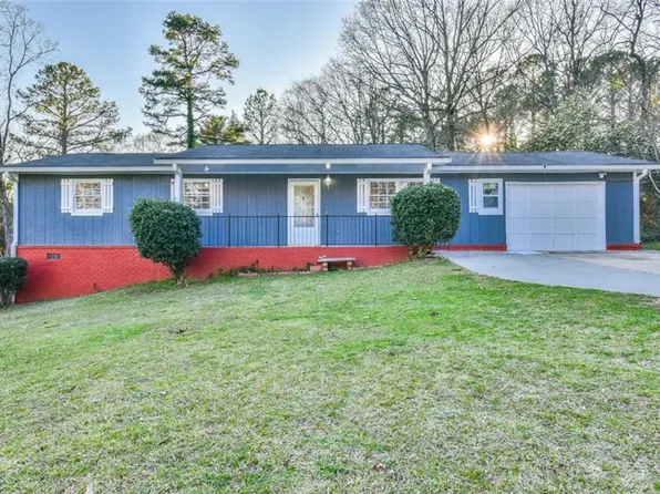 2863 Deshong Dr, Stone Mountain, GA 30087