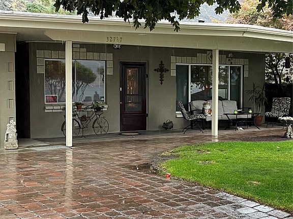 2nd image of 32727 NE Lakeshore Drive