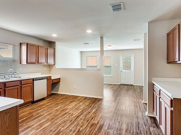 3rd image of 321 Silver Lake Trl