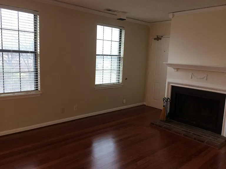 5884 Brentwood Trce — Photo 3