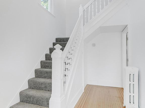4th image of 2124 Fremont Ave N