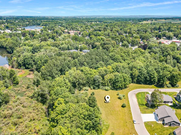 61 Creek Dr, Hart, MI 49420