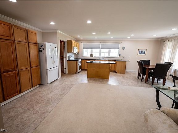 4th image of 434 York St