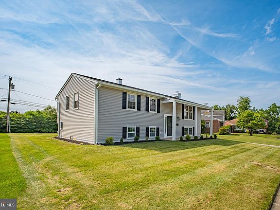3rd image of 813 Branford Cir
