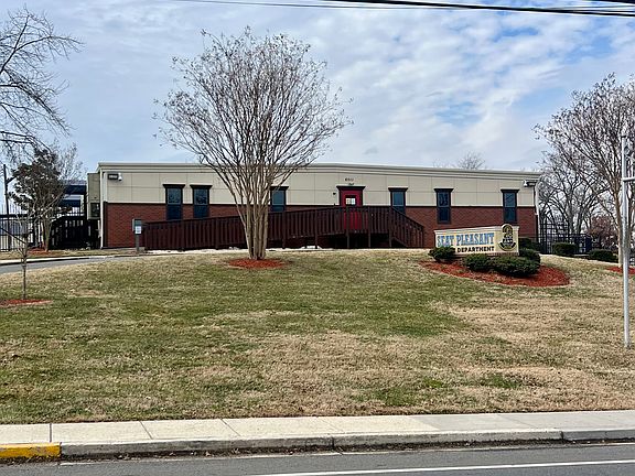 5th image of 6008 Addison Rd