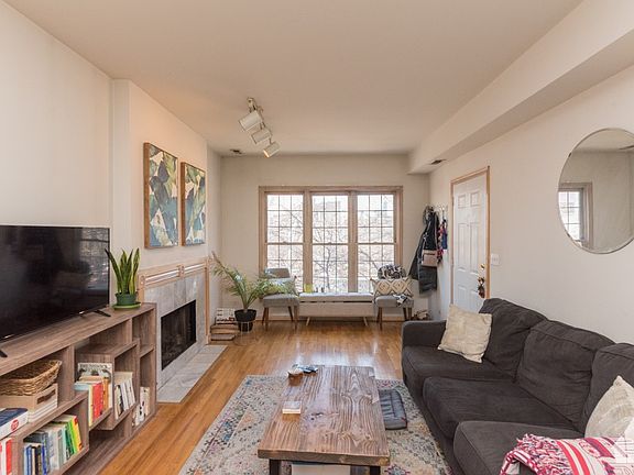 4th image of 1112 N Marshfield Ave #Gdn
