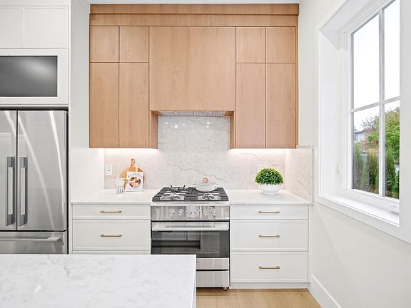 3rd image of 8391 Rideau Dr #2