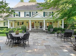 24 The Serpentine, Roslyn, NY 11576