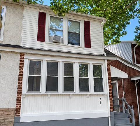 3rd image of 255 W Union St