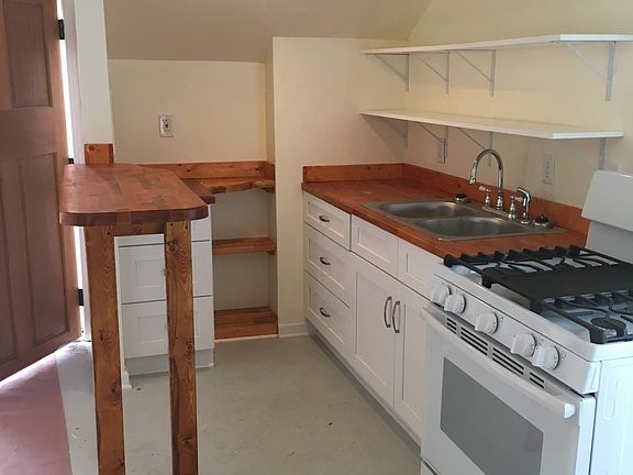 2nd image of 3128 Derby Pl