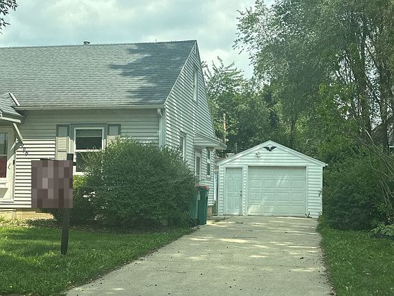 2nd image of 906 15th Ave NE