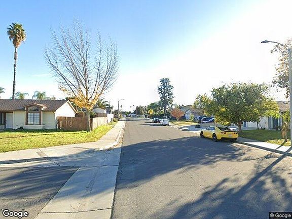 Exterior Neighborhood (street photo)