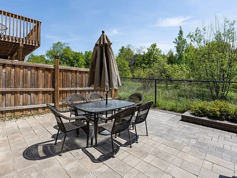 1056 Foxtail Cres — Photo 40