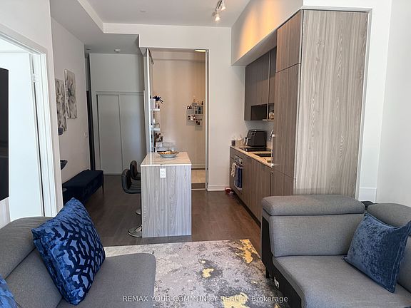 4th image of 15 Holmes Ave #401