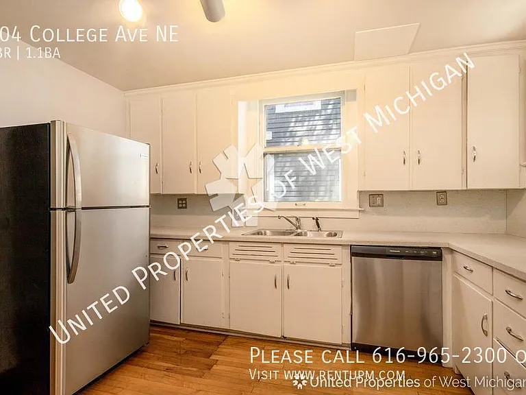 304 College Ave NE — Photo 18