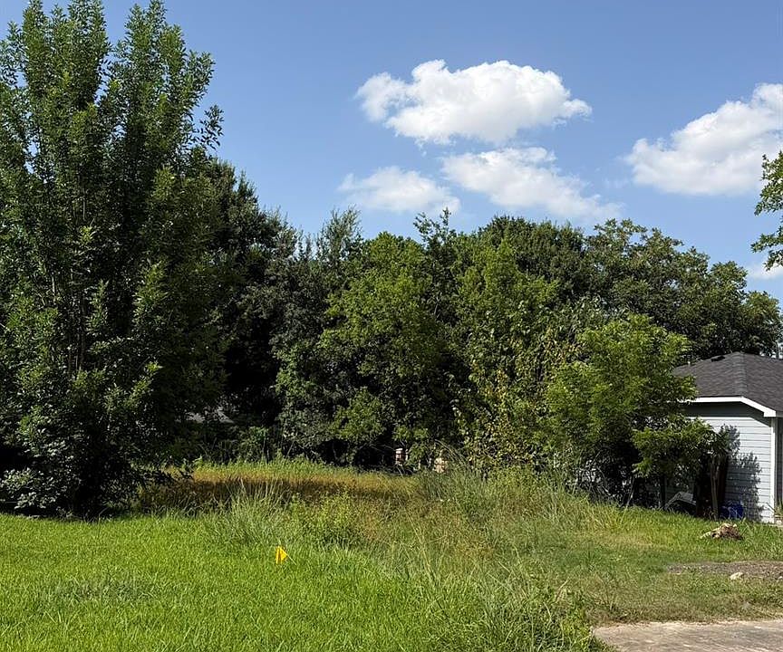 1st image of 601 Maple Ave