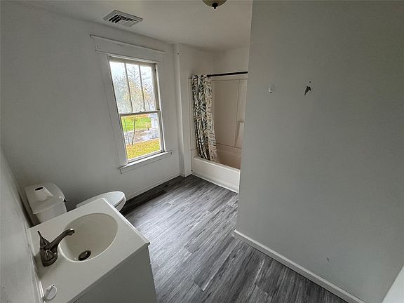 2nd image of 49 Hooper Rd