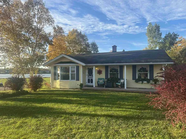 301 N Queen Elizabeth Dr, Charlottetown, PE C1A 3B4