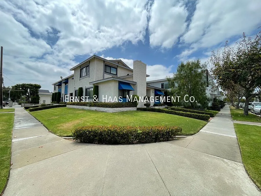 Very Nice 2-Story Townhouse Apartment in Lakewood! — Photo 3