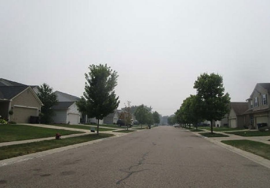 Exterior Neighborhood (street photo)
