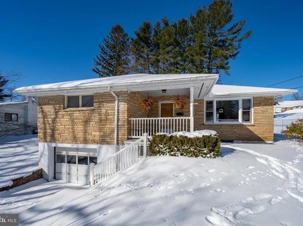 127 S Oakhall Dr, Oakland, MD 21550