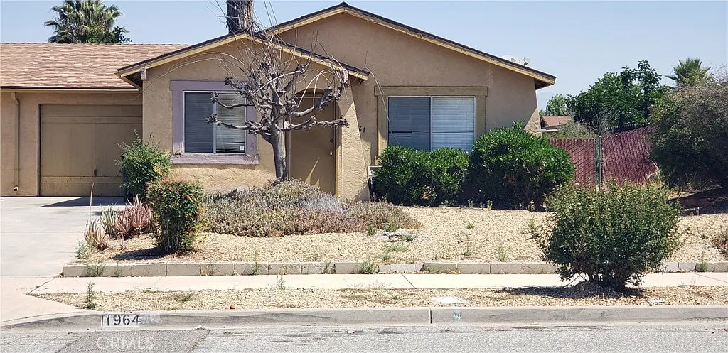2 bed, 977 sqft, $1,695 — Photo 1