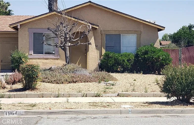 1964 W Oakland Ave — Photo 1