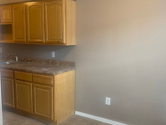 5th image of 133 Kelly Ave #2
