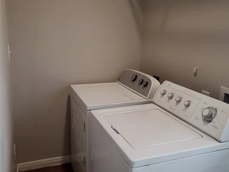 165 S Guadalupe St #211 — Photo 8