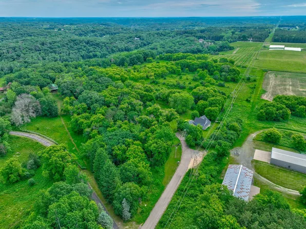 1199 McKinley Dr, Hudson, WI 54016