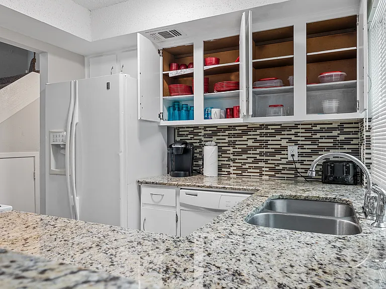 2104 Via Balboa — Photo 5
