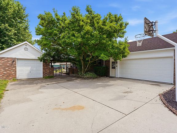 2nd image of 2637 Goldenrod Ln